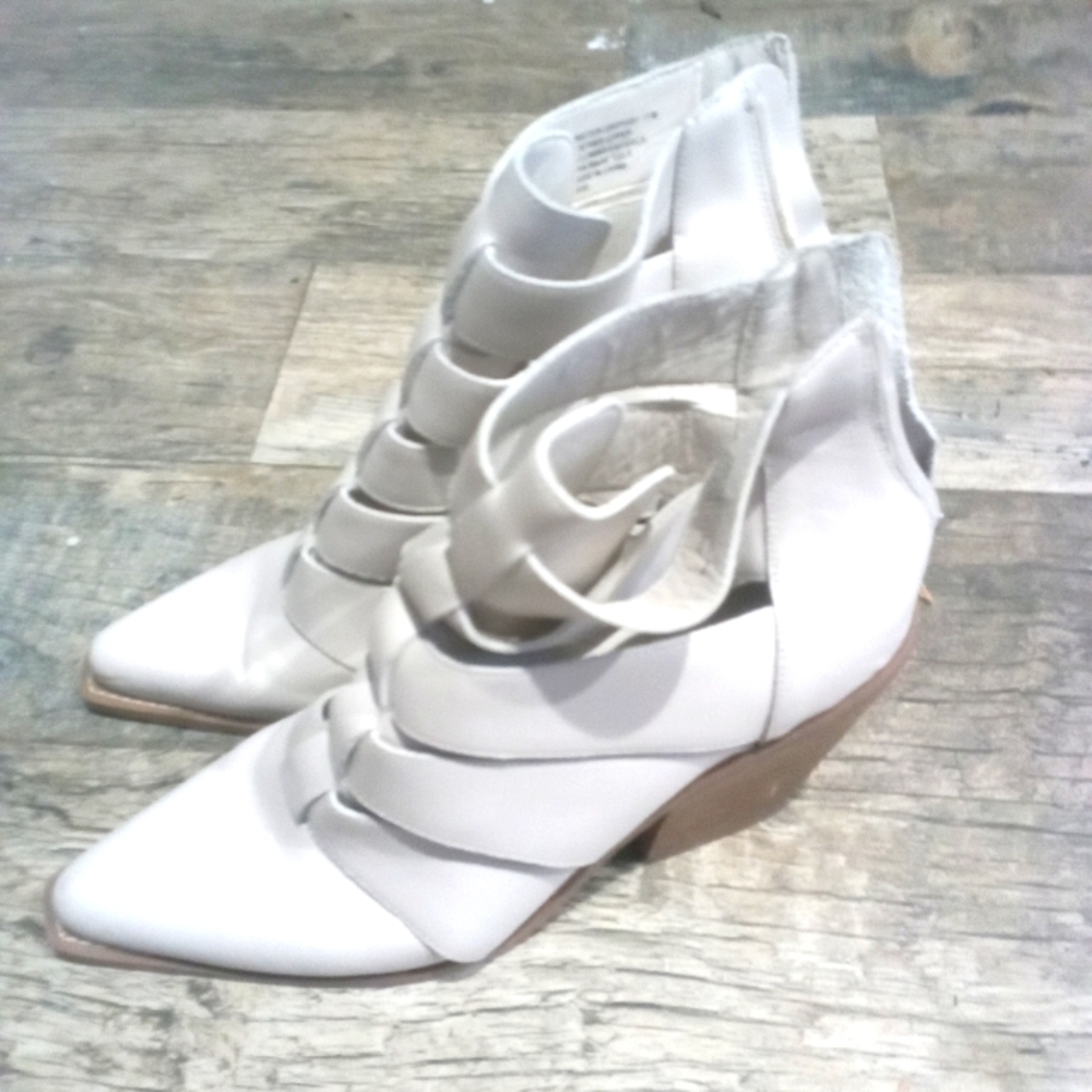 Steve Madden Elegant Cream Women's Shoes